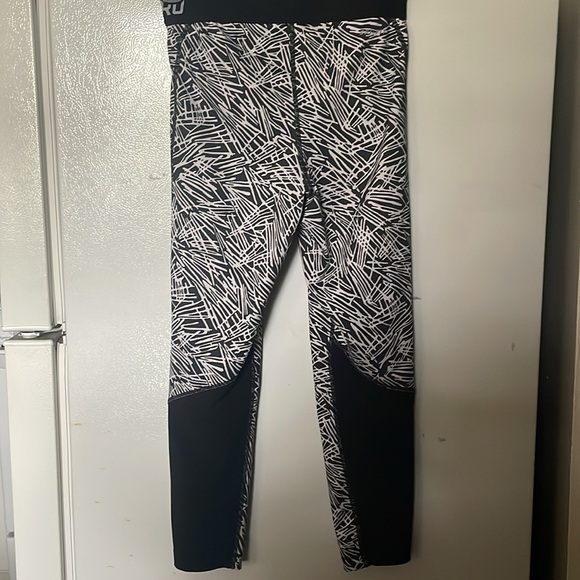 Nike Pro Small White and Black Performance Leggings - Picture 5 of 5